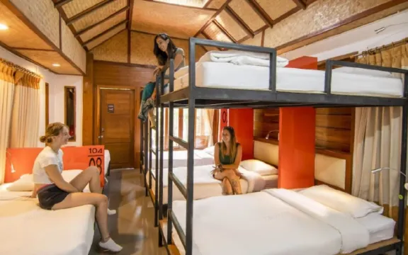 เตียงในห้อง 8 เตียงผสม