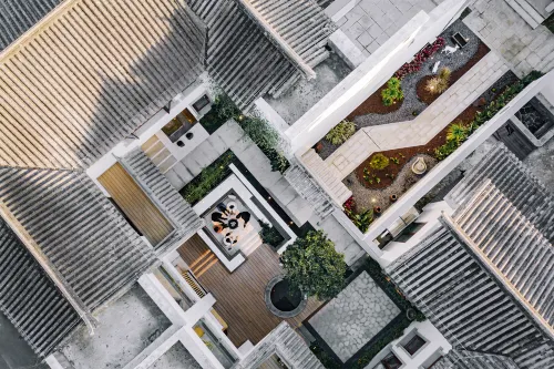 Yansheng Jingyue Designer Hot Spring B & B