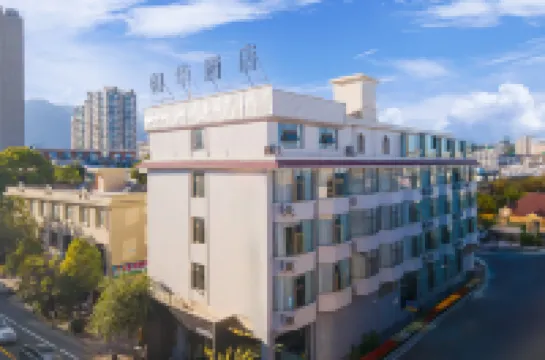 銀華スマートチョイスホテル（大理高速鉄道駅洱海公園）