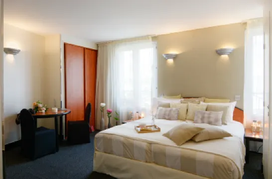 ル パティオ バスティーユ Galerie Univer / Colette Colla周辺のホテル