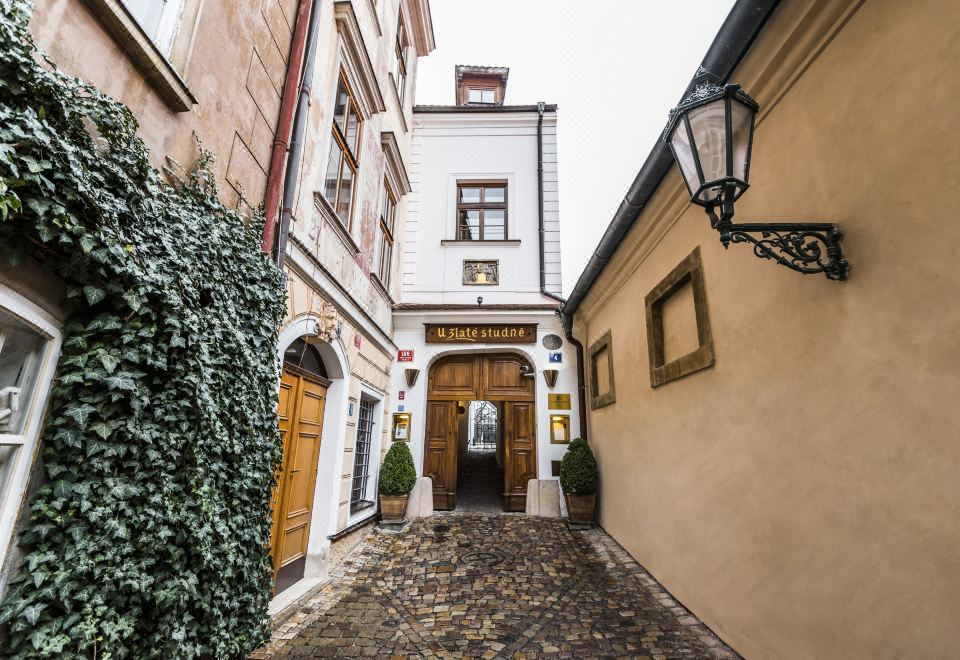 프라하 성 뷰 객실