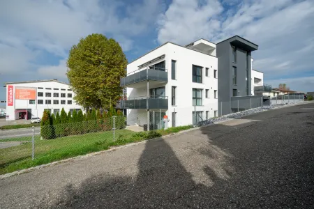 Modern Swiss Apt | spacious garden + parking Отели в г. Зафенвиль