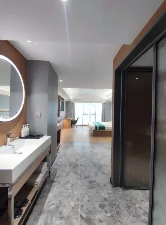 Rujia Huayi Select Hotel (Wuhan Huangjiahu University Town) Отели рядом с достопримечательностью «Wuhan University of Science and Technology Student Working Office»