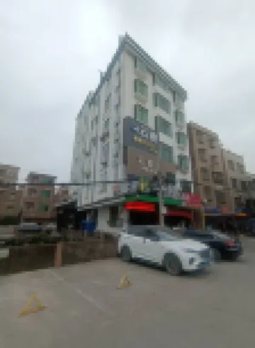 鉑宸麗致酒店（廣州江高白雲學院西校區店） 鄰近妙華黃公祠的酒店