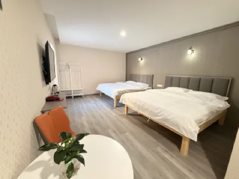 藍天宇賓館（瀋陽站西塔美食街店） 鄰近西塔的酒店