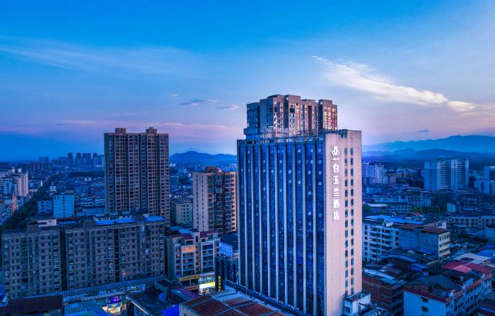 Magnotel Hotel (Dao County Jiuding Pedestrian Street)