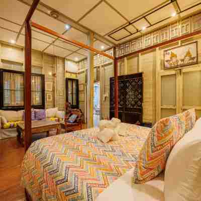The Anonymous House/Vintage Thai Style/City Center Rooms