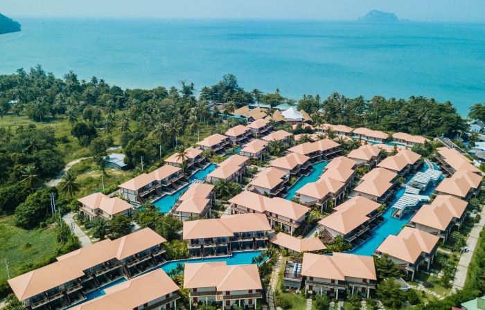 Blue Bay Resort - Access to Pool and Beach-Phuket & Krabi