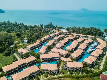 Blue Bay Resort - Access to Pool and Beach-Phuket & Krabi