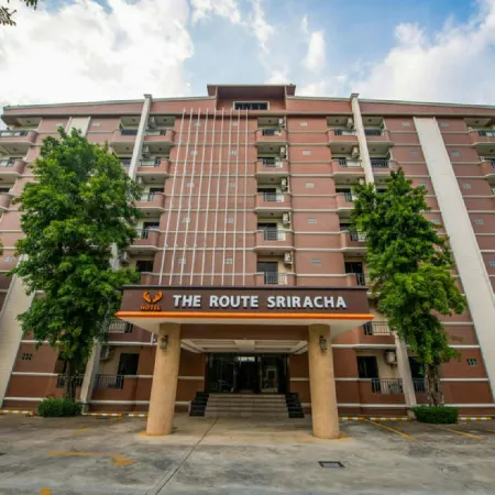 The Route Sriracha Hotel and Residence Отели рядом с достопримечательностью «Space Inspirium»