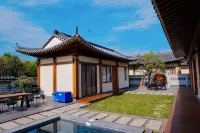 Krajokkaew Ling an 4 bedroom pool villa Hôtels à : 