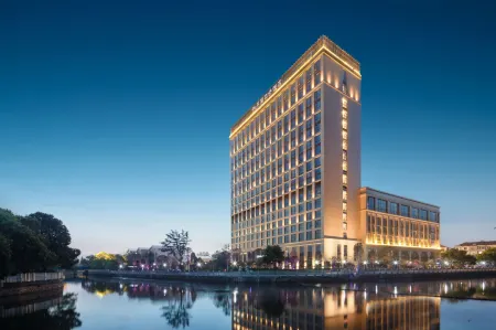 Pinghu Overseas Chinese Hotel Отели рядом с достопримечательностью «Jiaxing University Pinghu Campus»