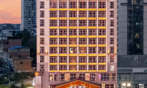 Banshan Hotel (Wanda Plaza in Kaili City Center)