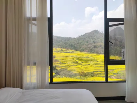 Luoping Shanshui Courtyard Отели рядом с достопримечательностью «Jiulong Waterfalls»