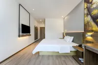 7 Days Premium (Xingyi Jushan Square Ruijin North Road)