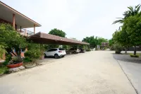 Busaya Resort & Cuisine - 停車場