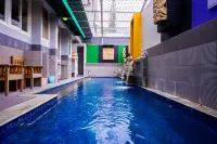 Dhanesvara Holistic Villa Batu - สระว่ายน้ำส่วนตัว