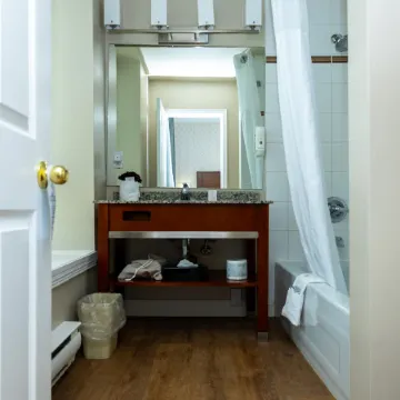 Quality Inn & Suites Downtown Vancouver