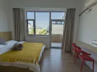 Beach Pinecone Homestay (Third Seawater Bathing Beach)