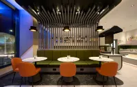 Spark by Hilton Luton - petit déjeuner