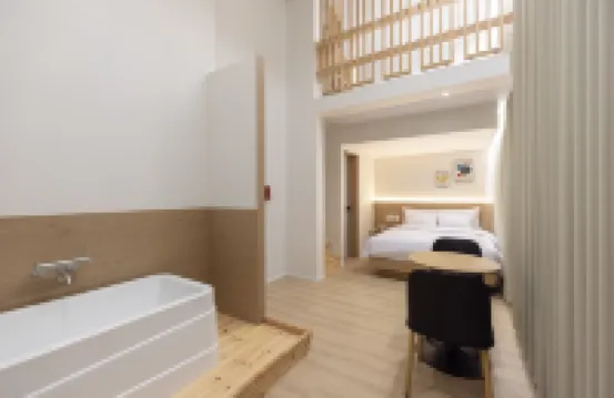 From H US 酒店與 Aank 首爾江西華谷