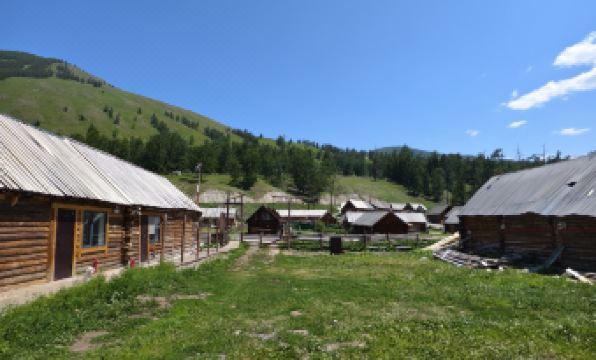 Kanas Seven Isles Cloud Footsteps Guesthouse (Kanas Old Village Branch)