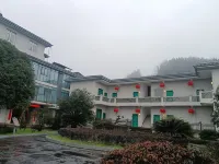Luming Holiday Chinese Inn