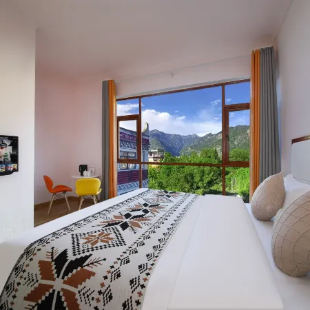 Mountain Island Cloud · Rayshun | Garzê Hidden Realm 31 ° n Scenic Resort