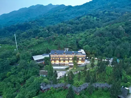 Qingcheng Road Chashanfang Tea Culture Private Soup Hotel Отели рядом с достопримечательностью «Baiyun Wanfo Cave»