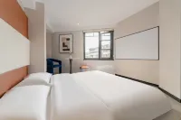 Cheng Xiaocheng Homestay (Hefei Huaihe Road Pedestrian Street Yintai Center)