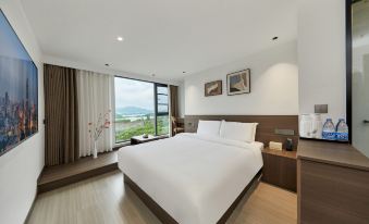 Huyinju Movie Hotel (Nanjing Xuanwu Lake Xinmofan Road Subway Station)