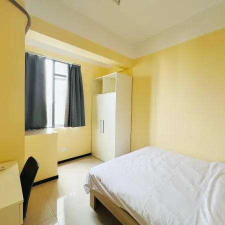 Qiyue Luxury 8K Projection Homestay (Guangxi University 33rd Middle School Subway Station)