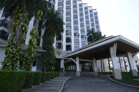 Napalai Hotel Отели рядом с достопримечательностью «Nong Prajak Park»