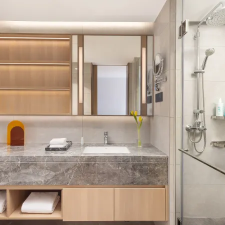 Oakwood Chengzhong Serviced Apartment Wuxi Отели рядом с достопримечательностью «Театр Мир»