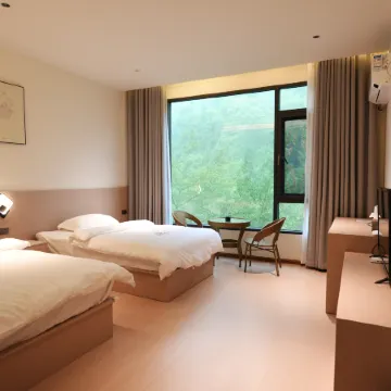 Luoping Shanshuijian Inn