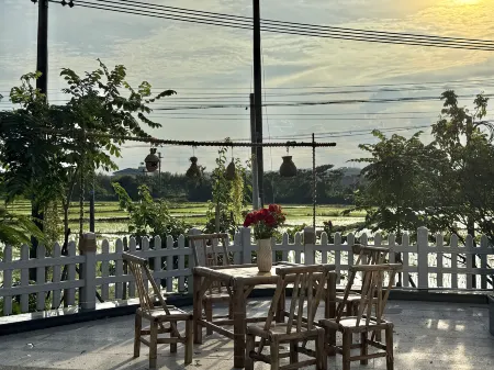 Five Stars Diaolou Lodge​ Отели рядом с достопримечательностью «Xuejinyan Former Site»