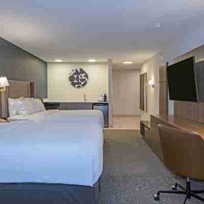 Holiday Inn & Suites Kamloops Hotel Exterior