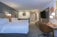 Holiday Inn & Suites Kamloops Отели рядом с достопримечательностью «BC Wildlife Park»