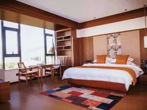 Ganzi Tanggula Grand Hotel (Baita Park)