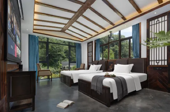 Zhangjiajie Yanxiju Homestay (Zhangjiajie Forest Park)