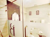 Bloom Hotel 薩爾希亞綜合體附近的飯店
