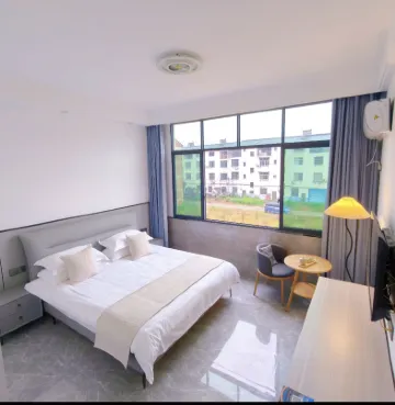 LAN YUE JU Hotel (Mount Longhu Visitor Center) Hotels near The Cliff Tomb