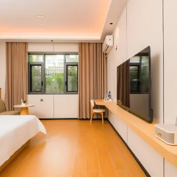 Huangjin Shidai Homestay · Gilded Realm (Kaiping Diaolou)