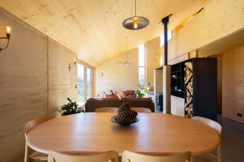 Jacks Point Earth House, Mountain View & Fireplace - Homestays