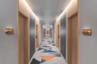 Holiday Inn Express Langfang Sanhe by IHG - parking
