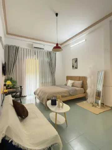 Zen Home Hotels near Landmark 81 Sky View Observatory