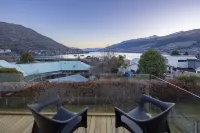 Queenstown Lakeside Gem: 3 BDR, Wi-Fi & Parking Hotels in 