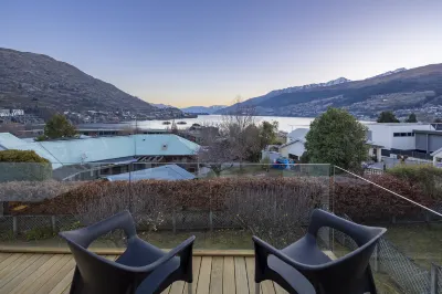 Queenstown Lakeside Gem: 3 BDR, Wi-Fi & Parking Hotel a 