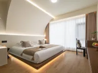 Mu Zhu · Retreat | Ski Resort Villa (Jiangnan Tianchi Ski Resort Branch) Hotels near Hidden-Dragon Waterfalls