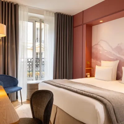 Hôtel le Cardinal Hotels near Blanche Metro Station